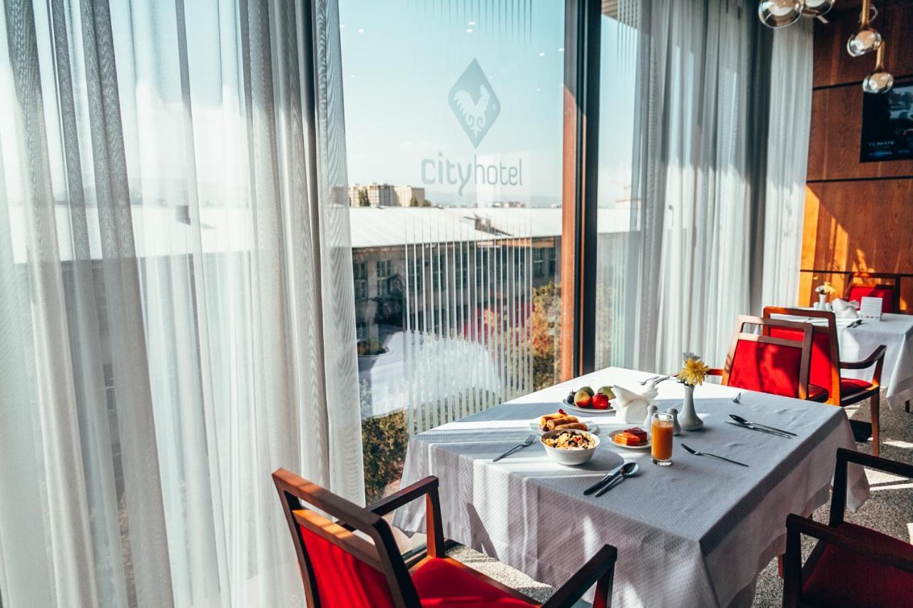 City Hotel Bisjkek Eksteriør bilde
