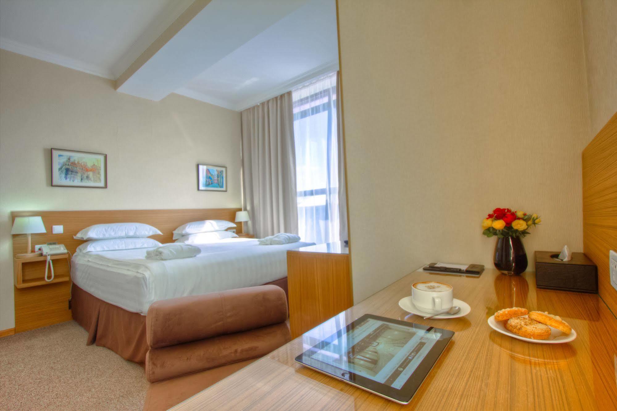 City Hotel Bisjkek Eksteriør bilde