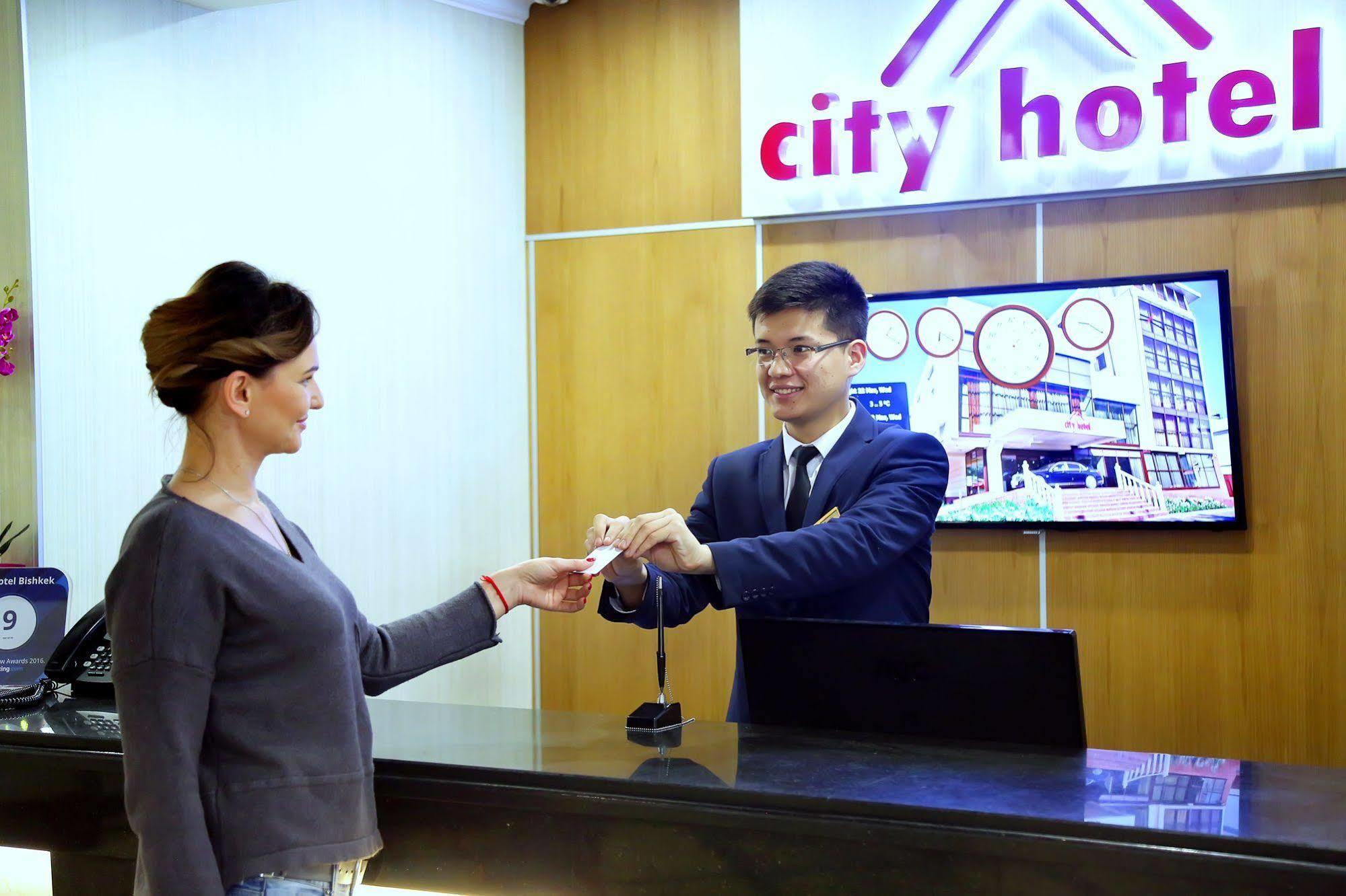 City Hotel Bisjkek Eksteriør bilde